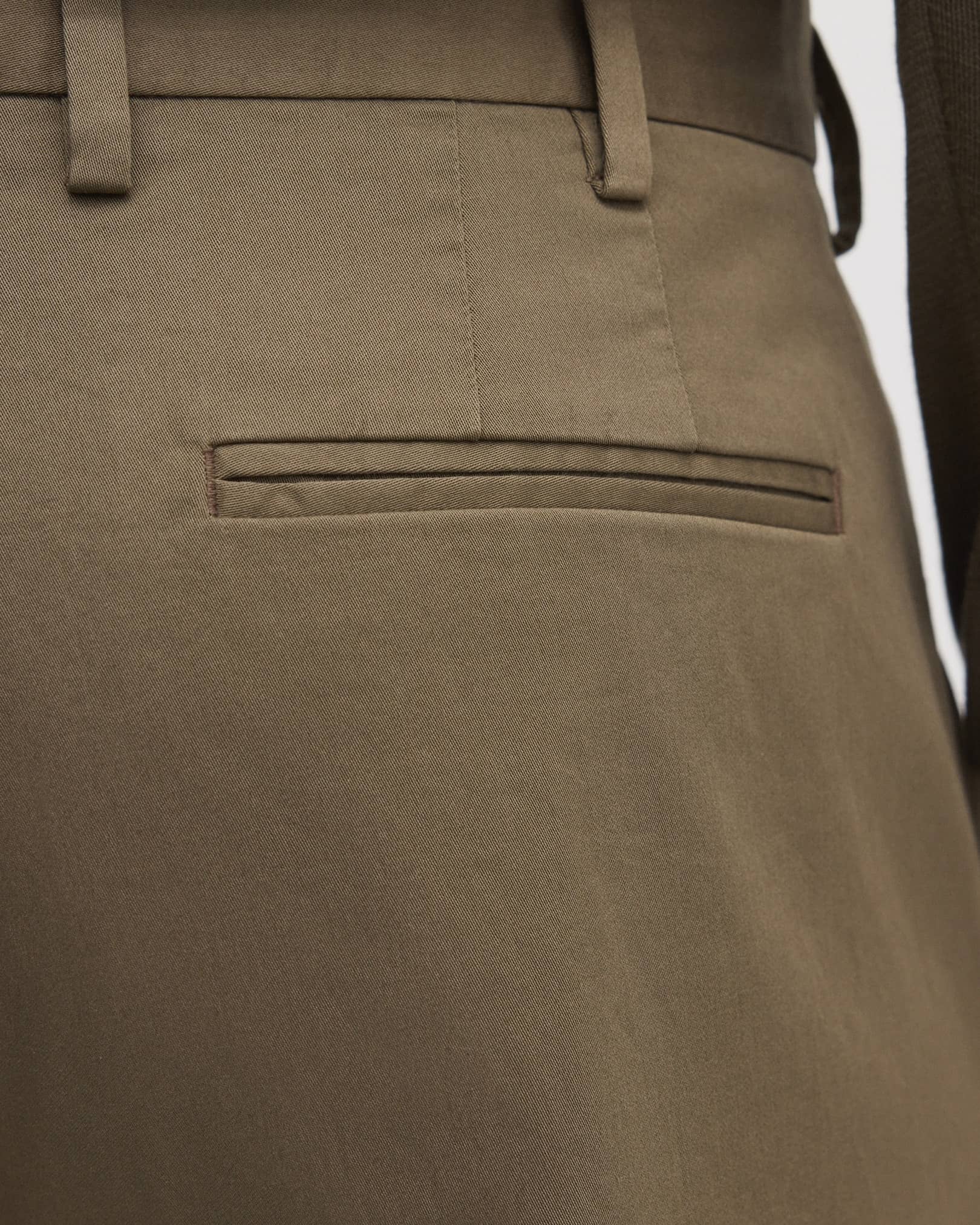 Tonal lining with piped seams