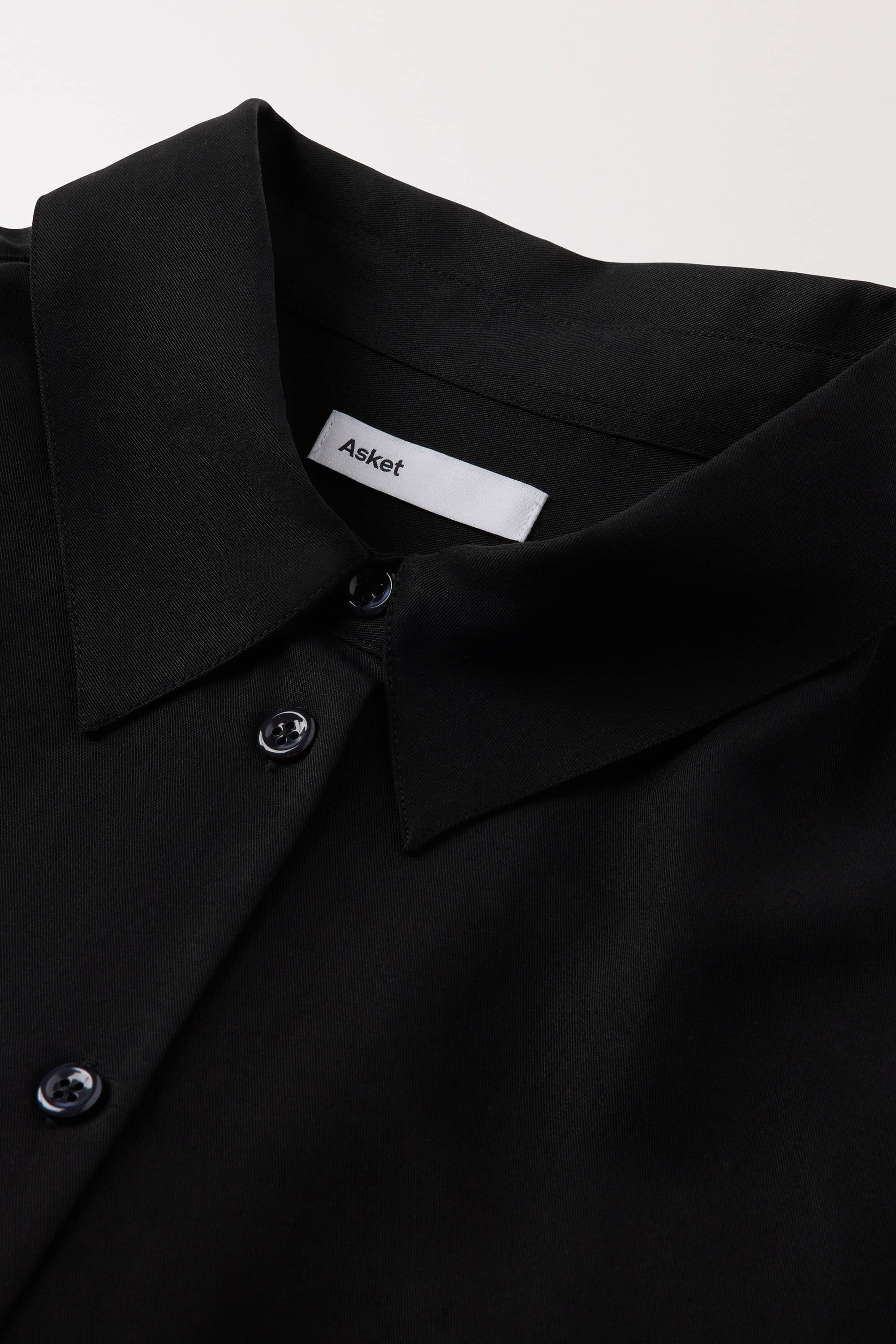 Cut-away collar