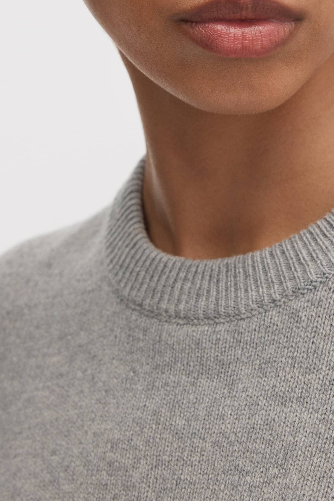 Image number 5 of The Cashmere Sweater v2.0 - Archive