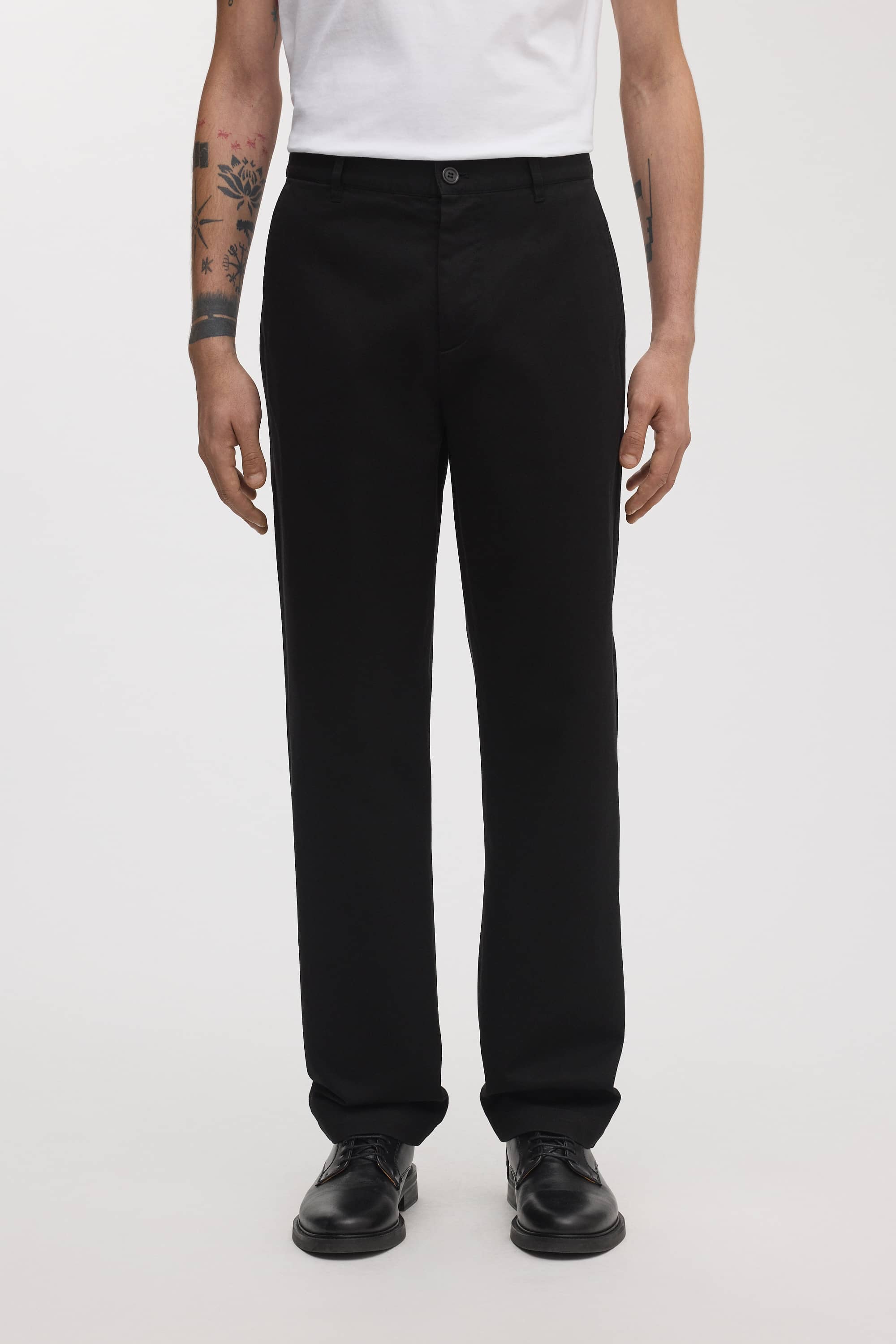 Image number 2 of The Loose Twill Chino