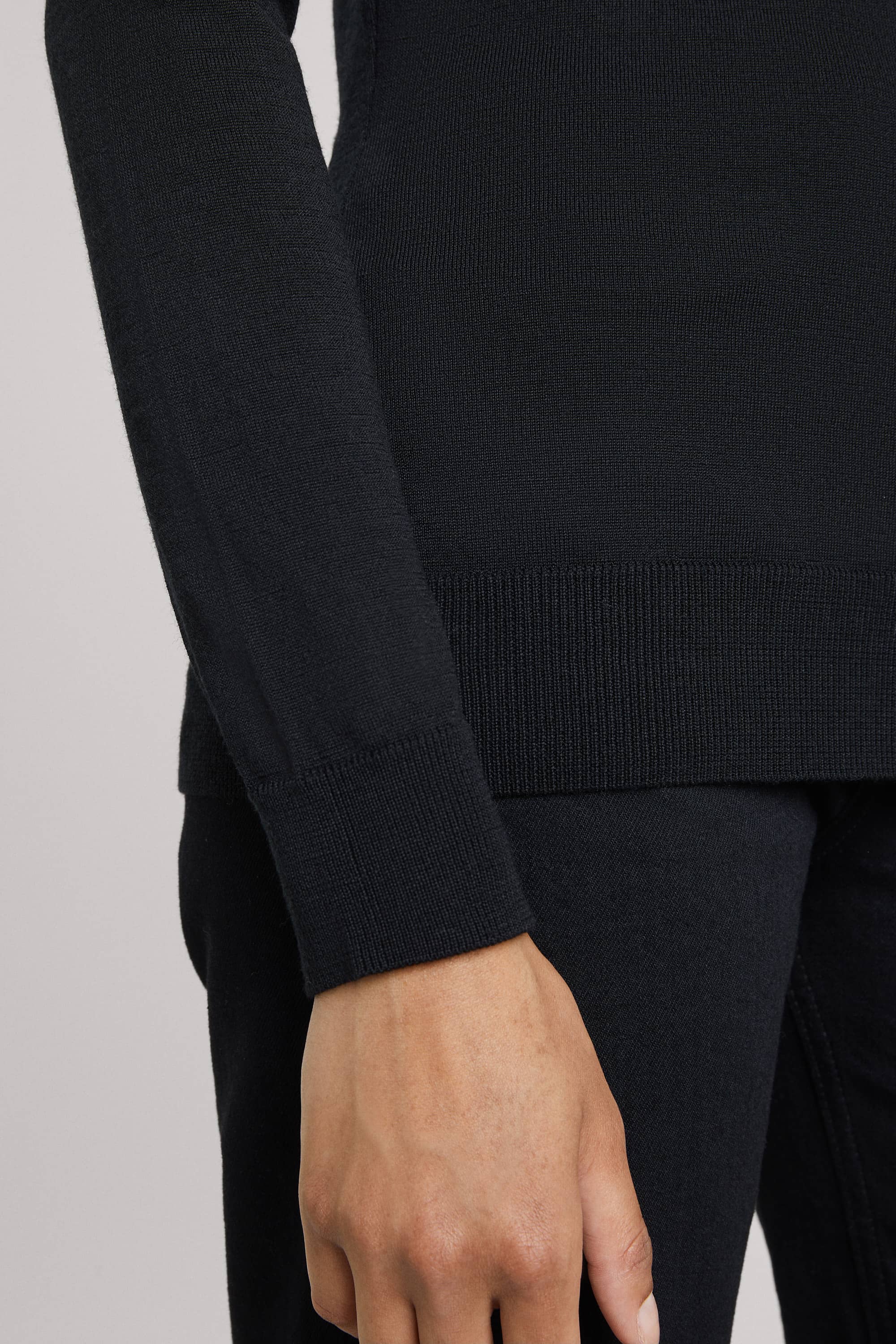 Image number 6 of The Merino Crew Neck Sweater v1.0 - Archive
