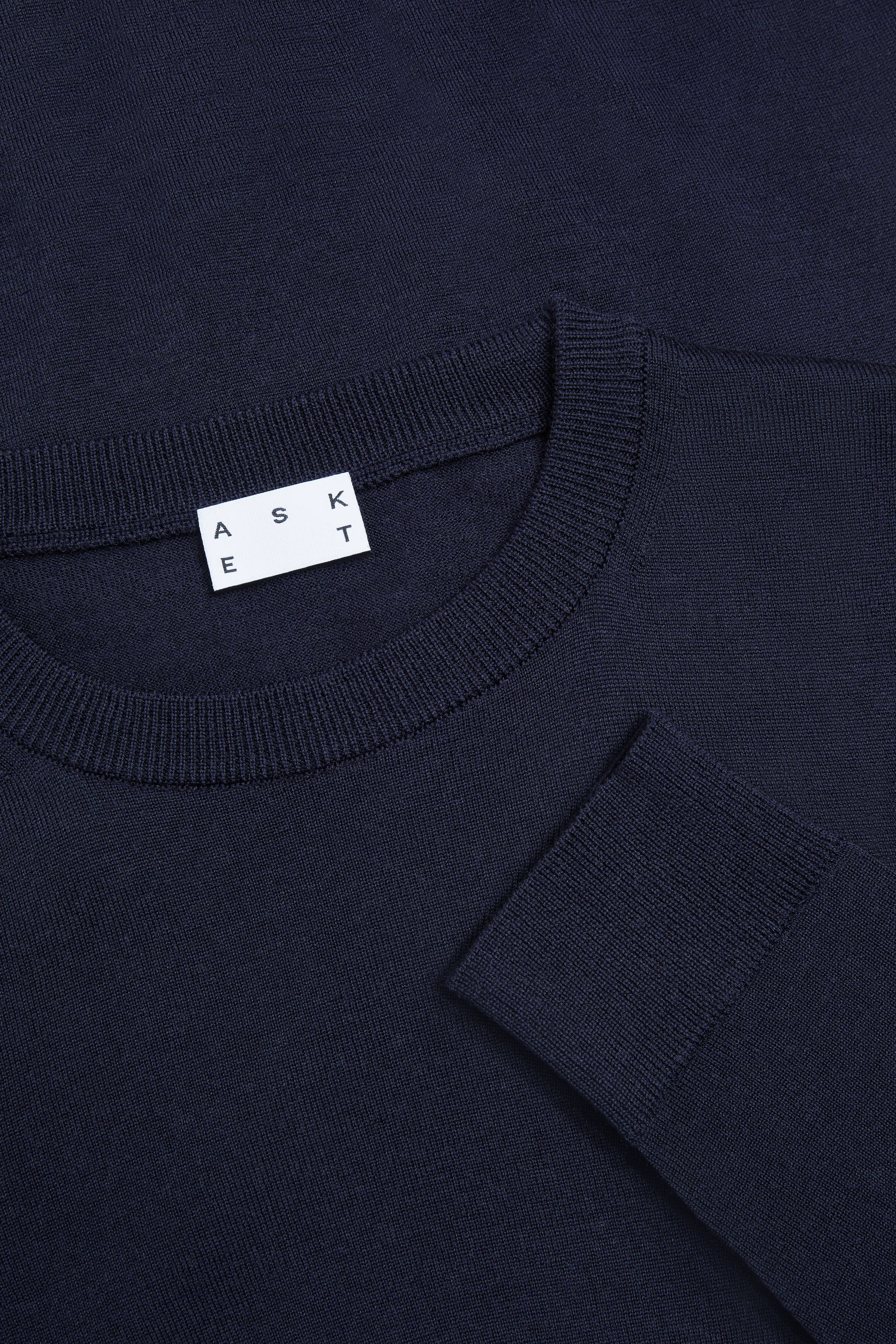 Image number 7 of The Merino Crew Neck Sweater v1.0 - Archive