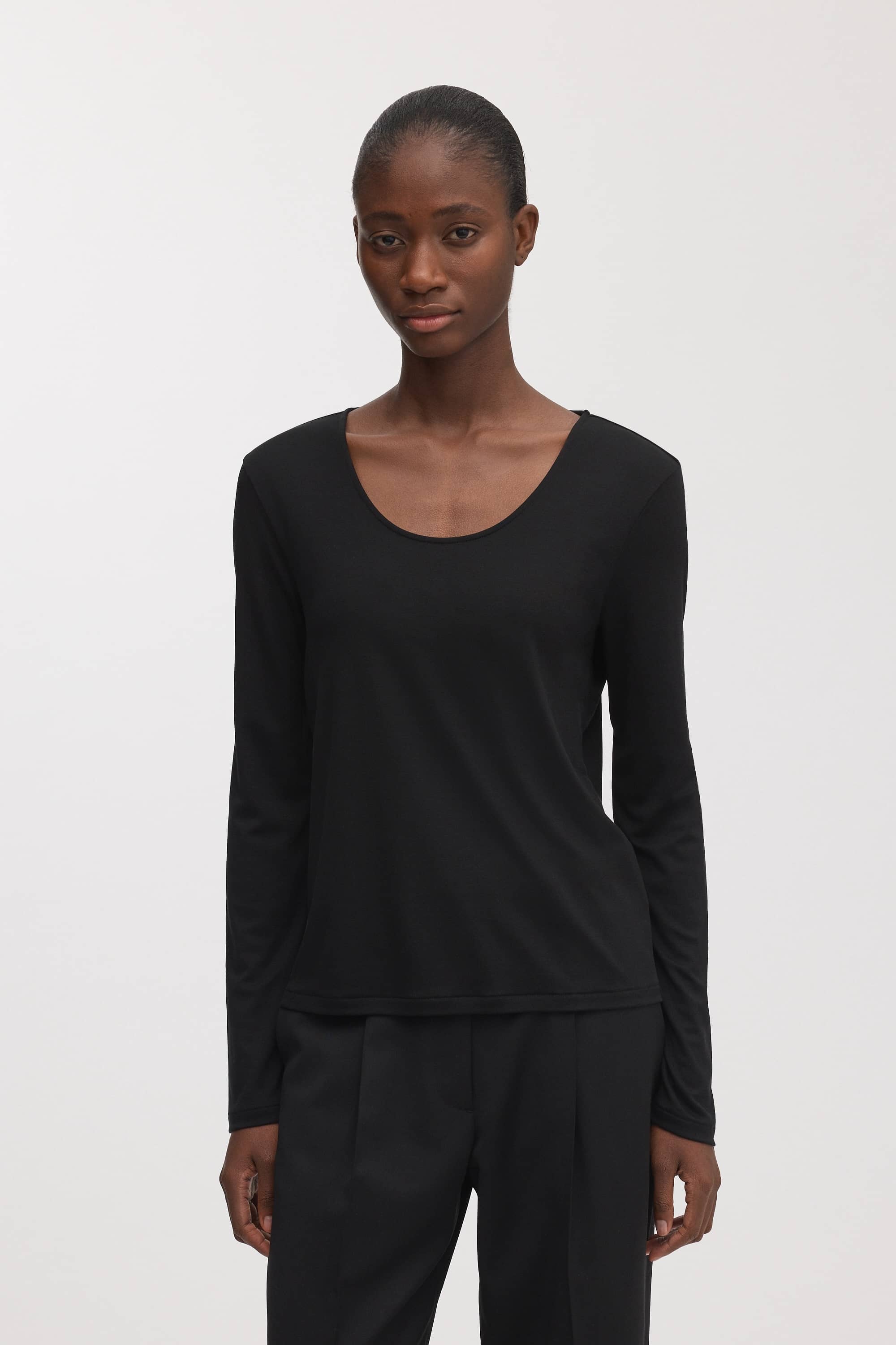 Image number 2 of The Long Sleeve Scoop Neck Top