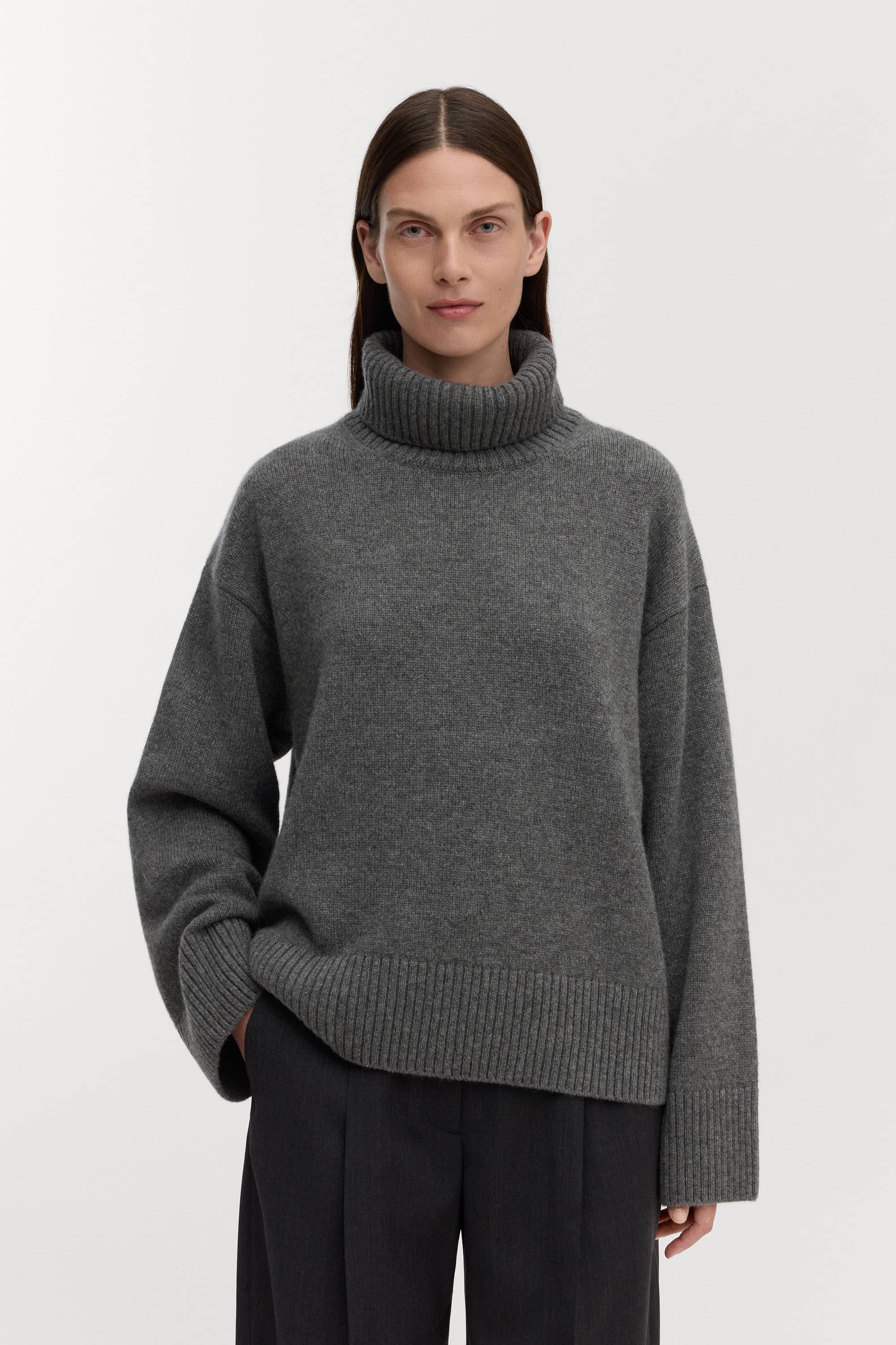 Image number 2 of The Cashmere Roll Neck