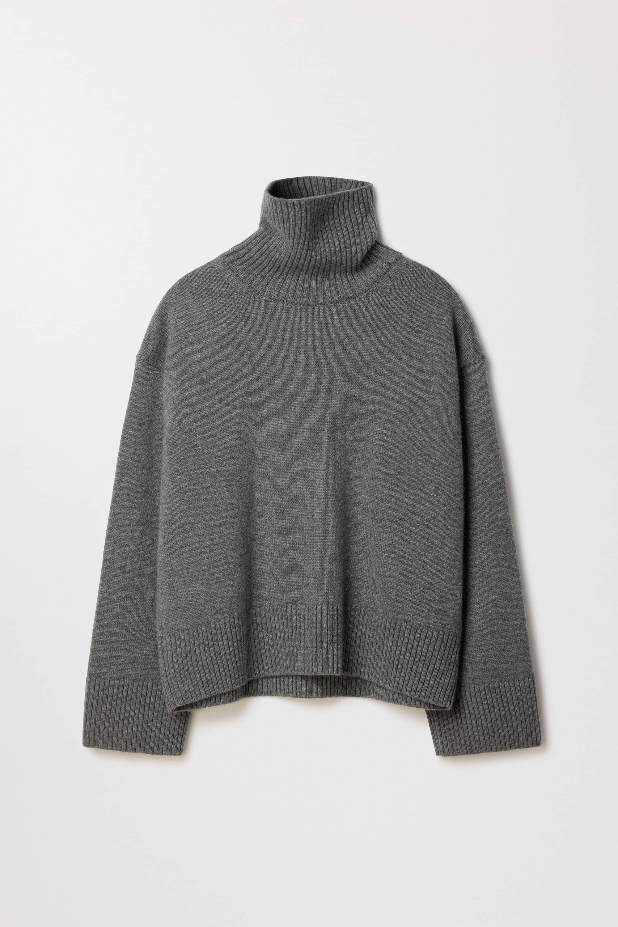 The Cashmere Roll Neck