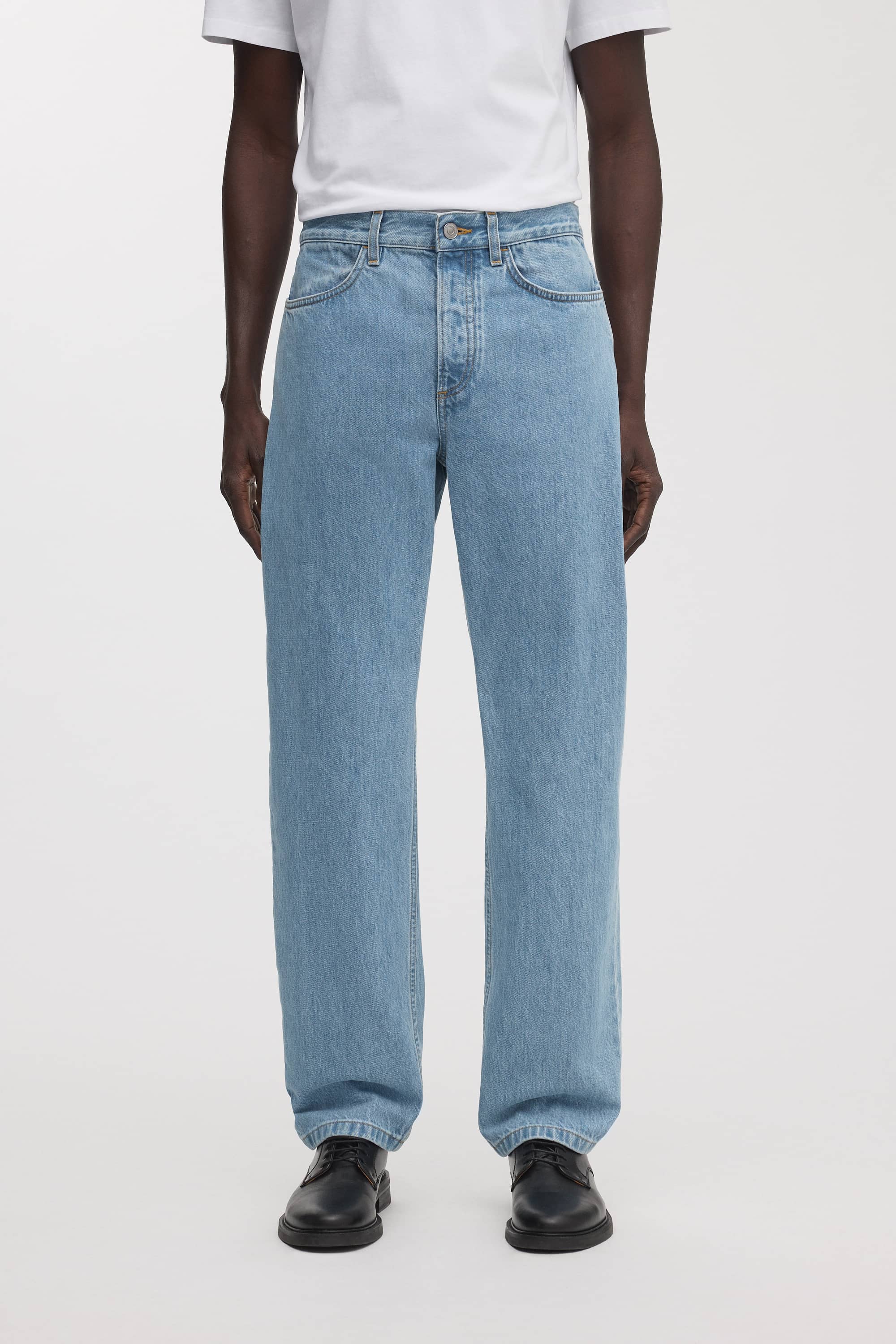 Image number 2 of The Loose Jeans v1.0 - Archive