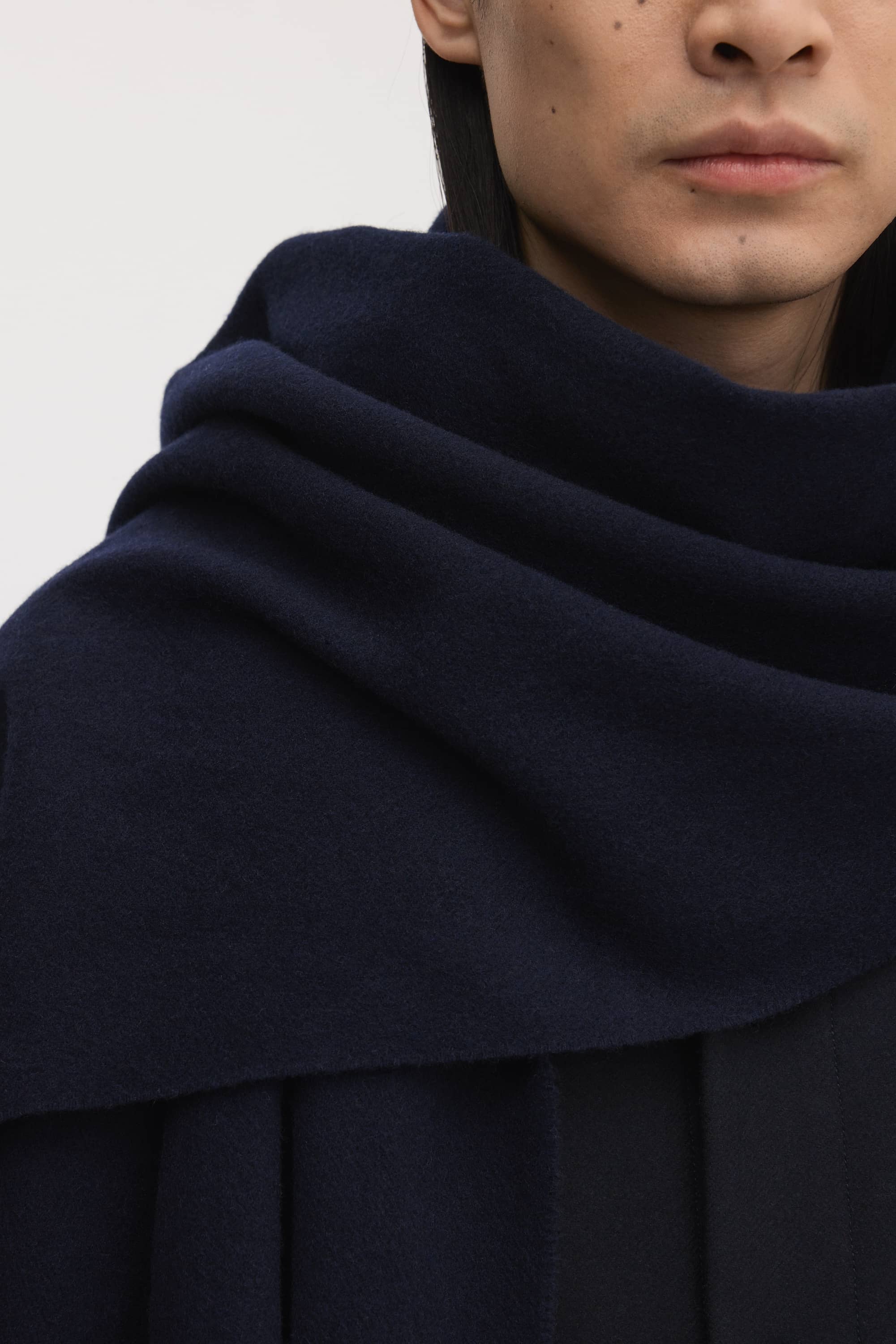 Image number 3 of The Oversized Cashmere Wool Scarf